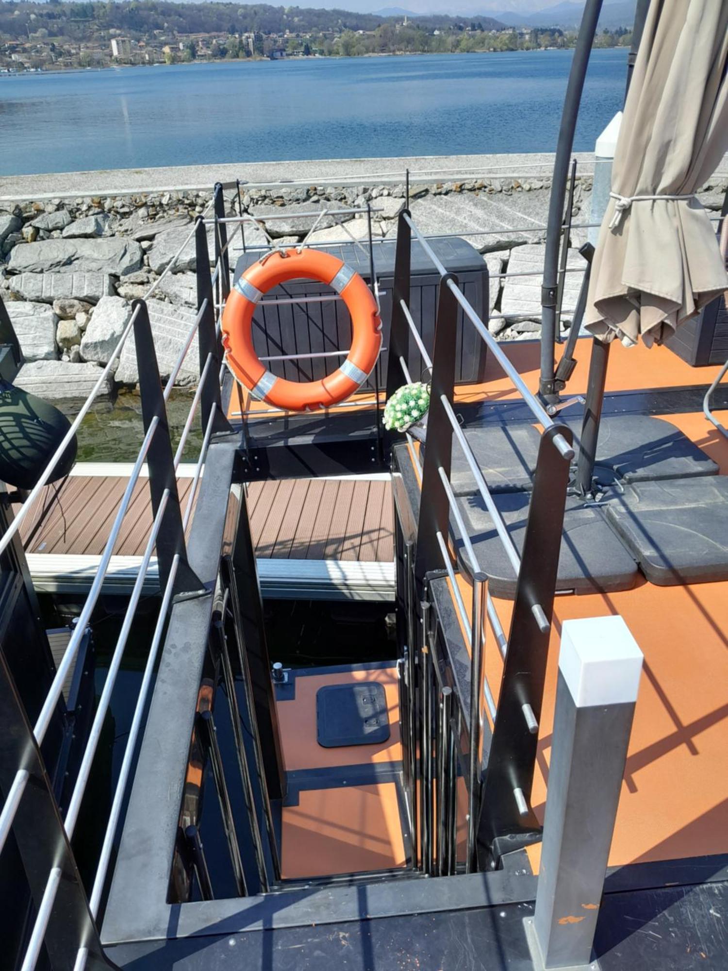 Floating Experience Black Pearl, Lago Maggiore Dormelletto Εξωτερικό φωτογραφία
