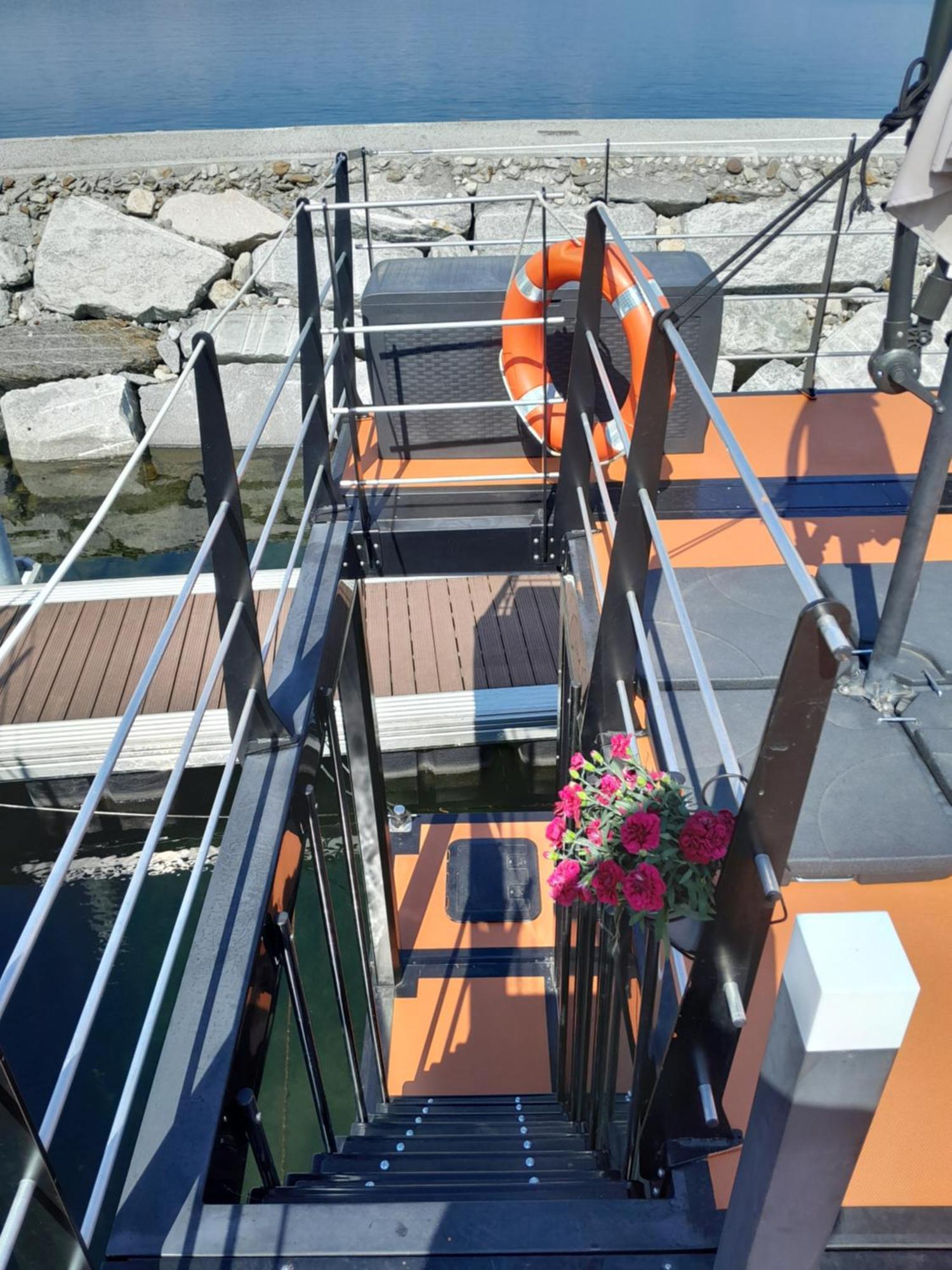 Floating Experience Black Pearl, Lago Maggiore Dormelletto Εξωτερικό φωτογραφία