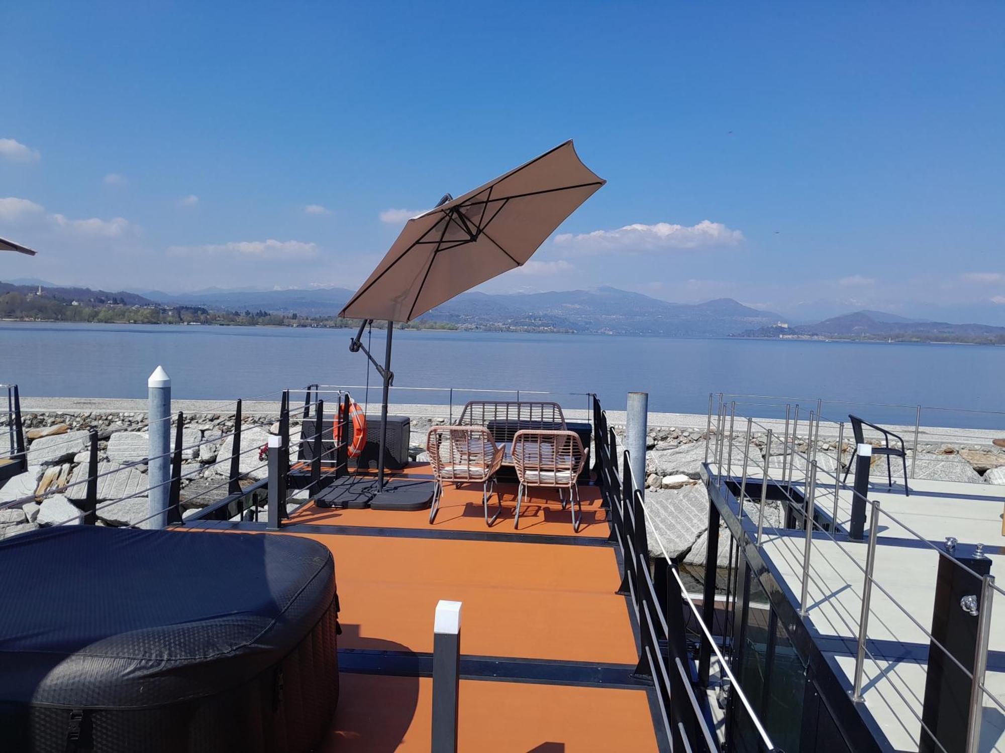 Floating Experience Black Pearl, Lago Maggiore Dormelletto Εξωτερικό φωτογραφία