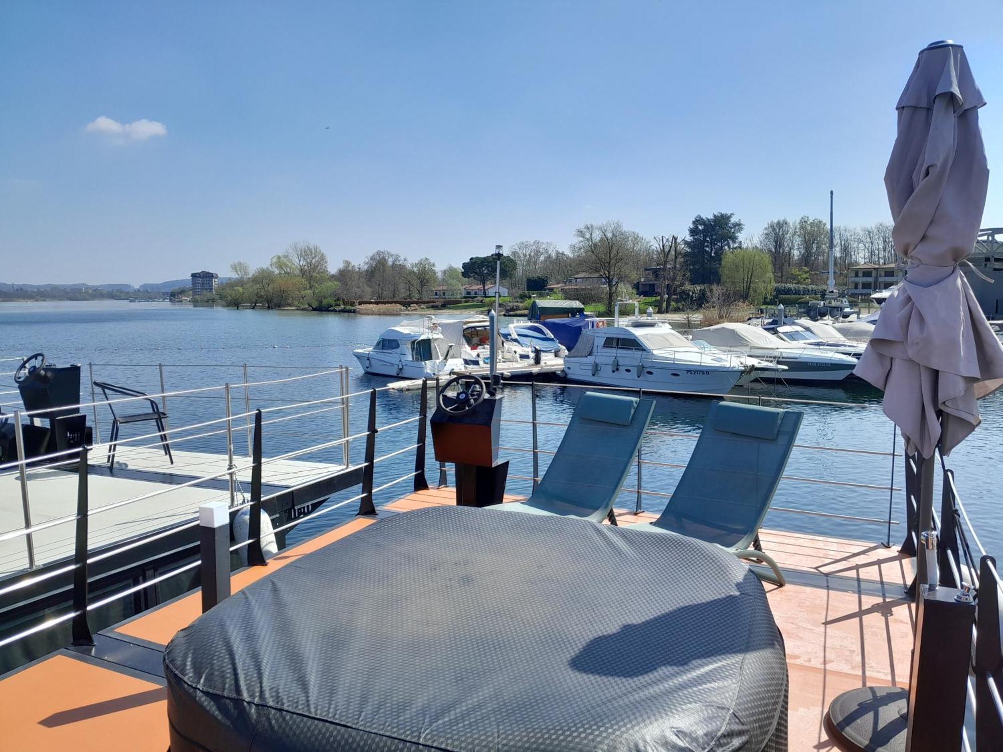 Floating Experience Black Pearl, Lago Maggiore Dormelletto Εξωτερικό φωτογραφία